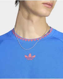 adidas Originals - CHEST STRIPES ENGINEERED COLLAR TEE Mens