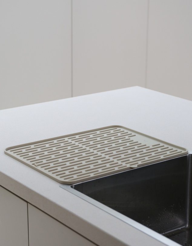 DESIGNSTUFF - DRIP Folding Silicone Drying Mat Large w/ Drainage Mouth