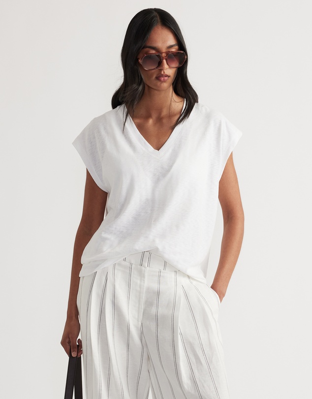 Decjuba - Shay Slub V-Neck Tee