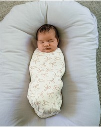 Kynd Baby - Large Stretchy Swaddle in Ivory Bow