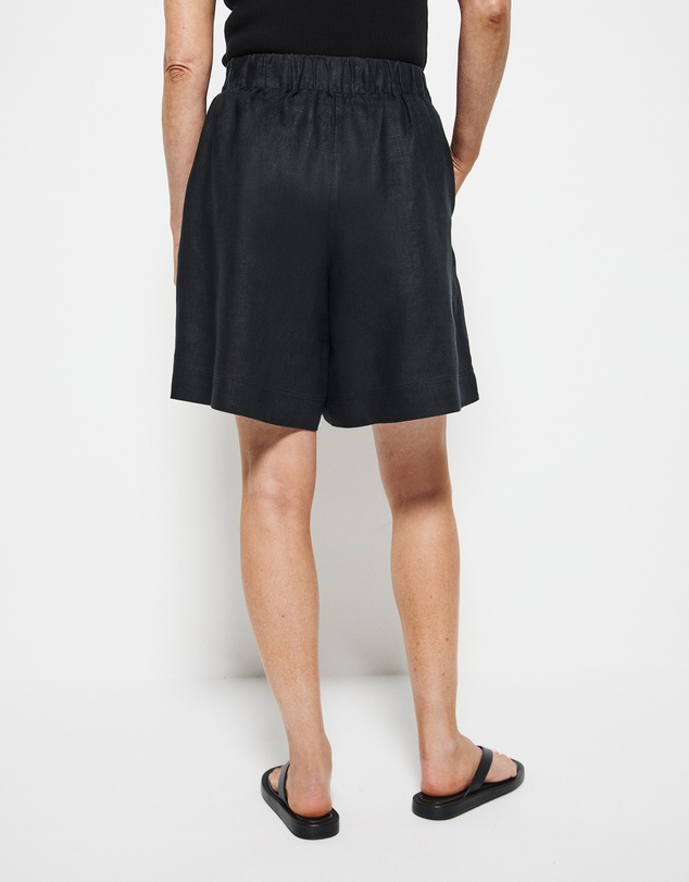 Commonry - Lucie Short