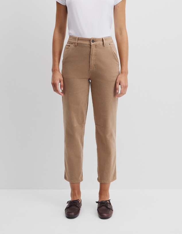 Country Road - Crop Curve Jean