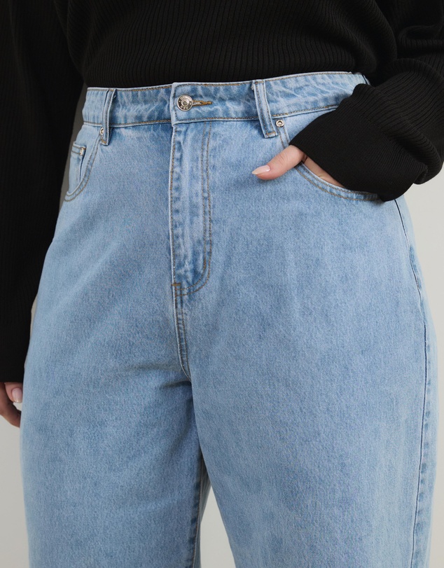 Atmos&Here Curvy - Nora Wide Barrel Leg Jeans