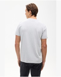 Superdry - Athletic Essential Chest Tee