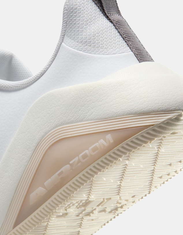 Nike - Bella 7 - Women's