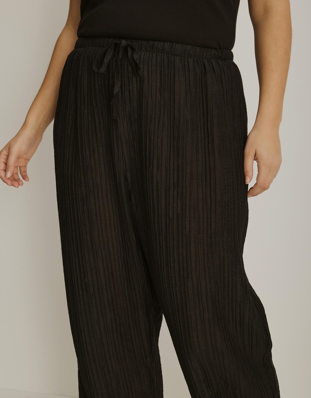 Atmos&Here Curvy - Calista Plisse Pants