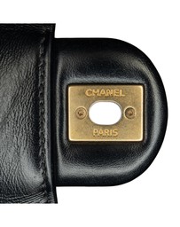 Pre-Loved by Azura Reborn - Pre-Loved chanel Quilted Leather Shoulder Bag with Chain Strap and Flap Closure