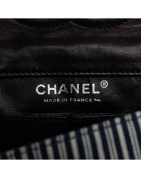 Pre-Loved by Azura Reborn - Pre-Loved chanel Striped Design Shoulder Bag with Chain Strap and Turn Lock Closure