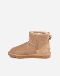 Ozwear Connection Uggs - Ugg Classic Mini Boots (Water Resistant)