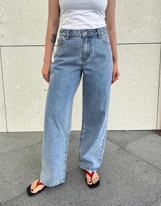 Calli - Petite Wilder Jeans