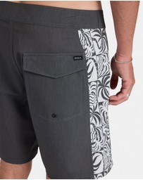 RVCA - Mens Exotica 17