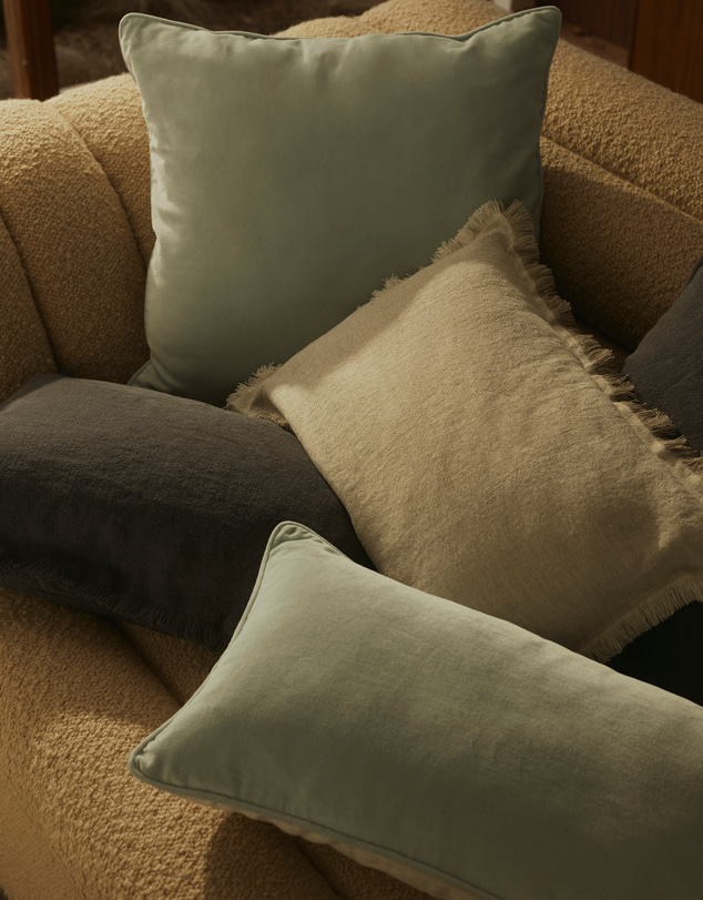 Country Road - Camille 35x60 Cushion
