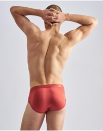 TEAMM8 - Reign Brief