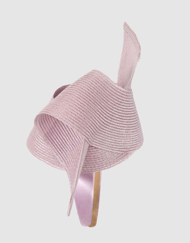 Max Alexander - Modern Twisted Racing Fascinator
