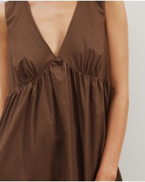 Atmos&Here - Louisa Vneck Midi Dress