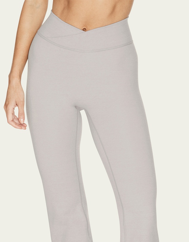 437 - The V Flare leggings