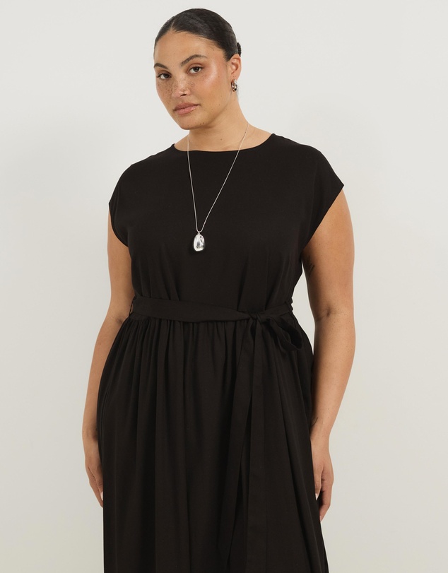 Atmos&Here Curvy - Marnie Linen Blend Maxi Dress With Flutter Sleeve And Tie