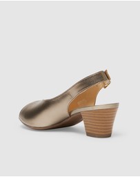 Wide Steps - Hilda