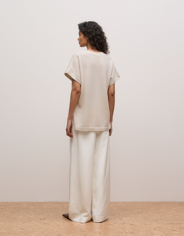 Trenery - Merino Cashmere Relaxed V Neck Knit in Stone
