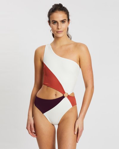 April 06:40 One-Piece