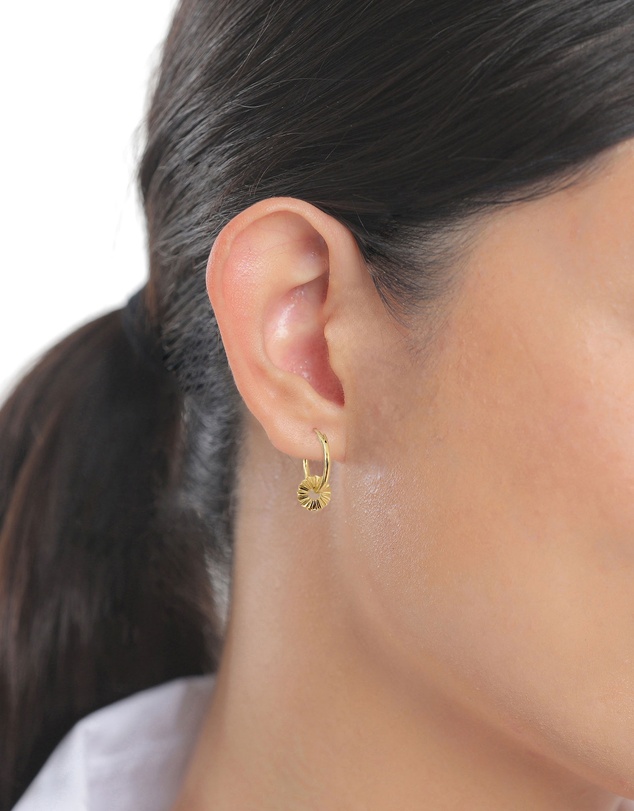 Elli Jewelry - Fluted Disc Charm Hoop Earrings in Gold-Plated 925 Silver