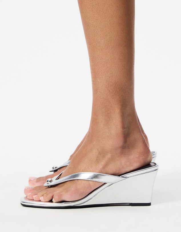 Dazie - Jacqui Stud Wedge Thongs