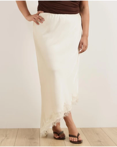 Atmos&Here Curvy - Leoni Asymmetric Lace Satin Skirt