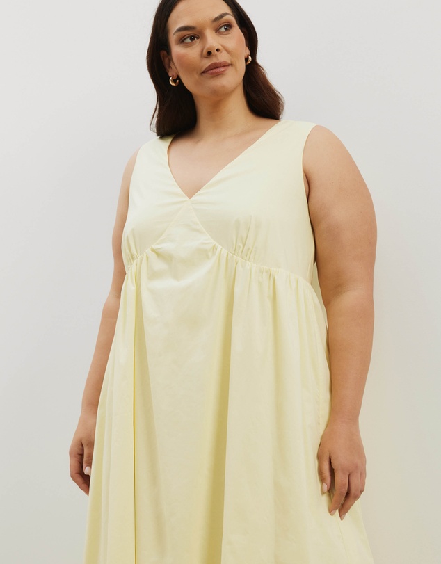 Atmos&Here Curvy - Louisa V-Neck Midi Dress