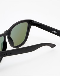 Hawkers Co - HAWKERS - Polarized Carbon Black Emerald ONE Sunglasses for Men and Women UV400