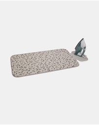 Joseph Joseph - Swift™ Folding Ironing Mat with Silicone Iron Rest (90 x 47 cm) - Ecru