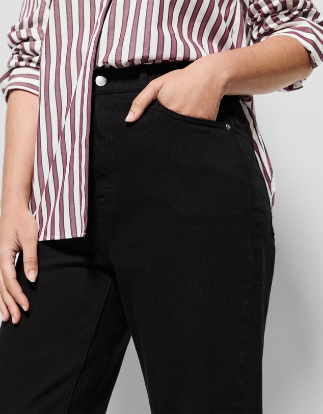 Commonry - The High Rise Crop Girlfriend Jean