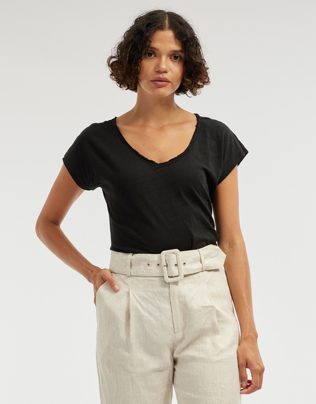 Amelius - Sadie V Neck Tee