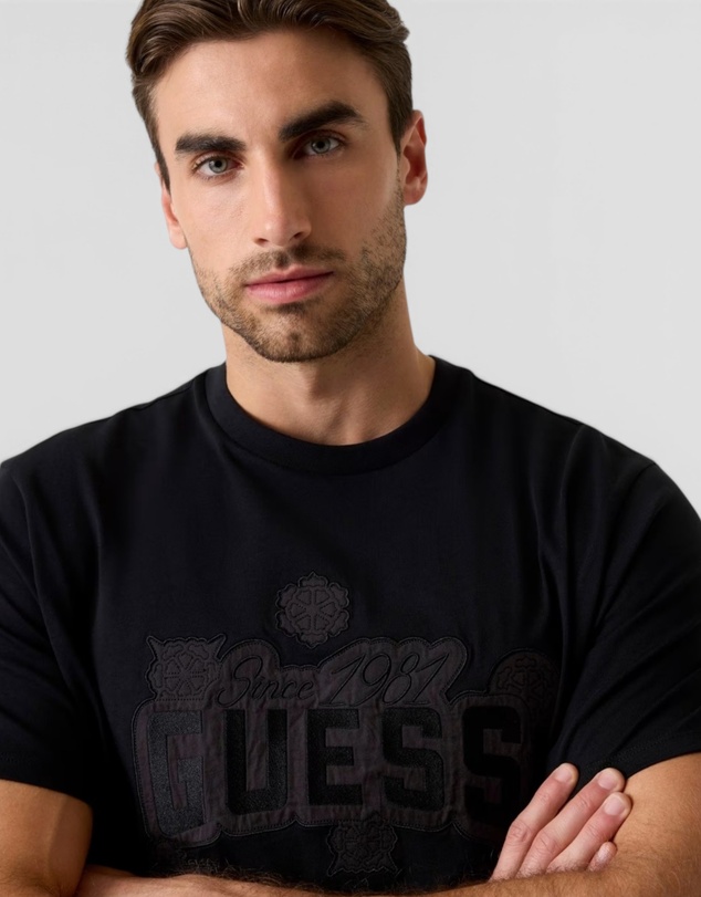 GUESS - Basic Peony Stitch Short Sleeve T-Shirt