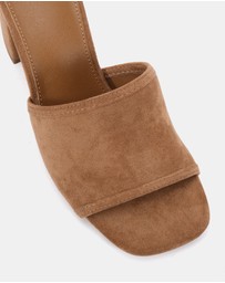 Novo - Nicole Mules
