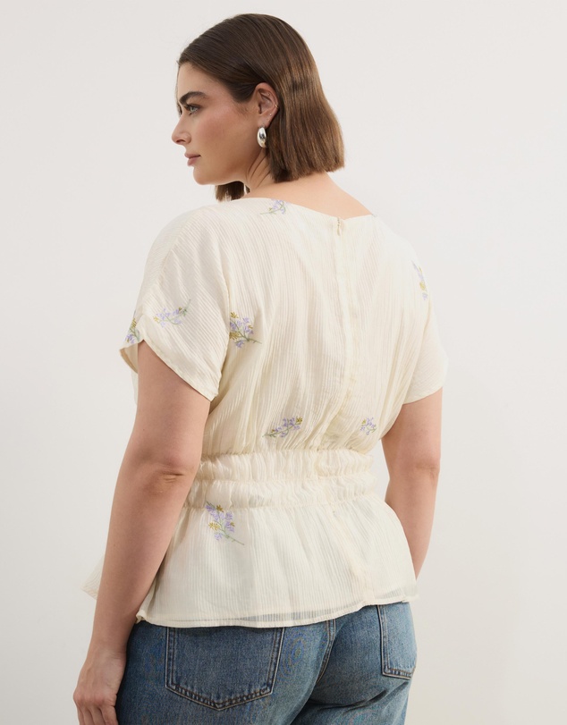 Atmos&Here Curvy - Embroidered Gathered Top