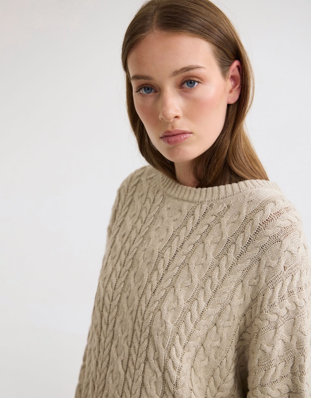 Oxford - Evie Cable Knit Crew Neck