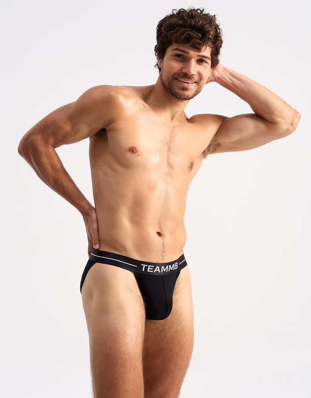TEAMM8 - Icon Sport Brief