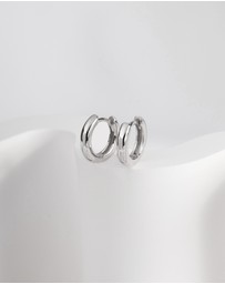 Wanderlust + Co - Classic Silver 7mm Baby Huggie Earrings