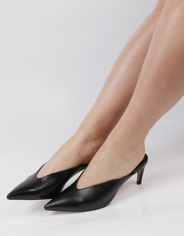 Sempre Di - Nora Mules