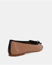 Miss Sofie - Landon Flats