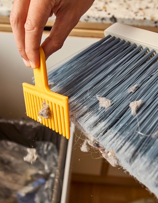 Joseph Joseph - CleanTech™ Wall-Mounted Broom