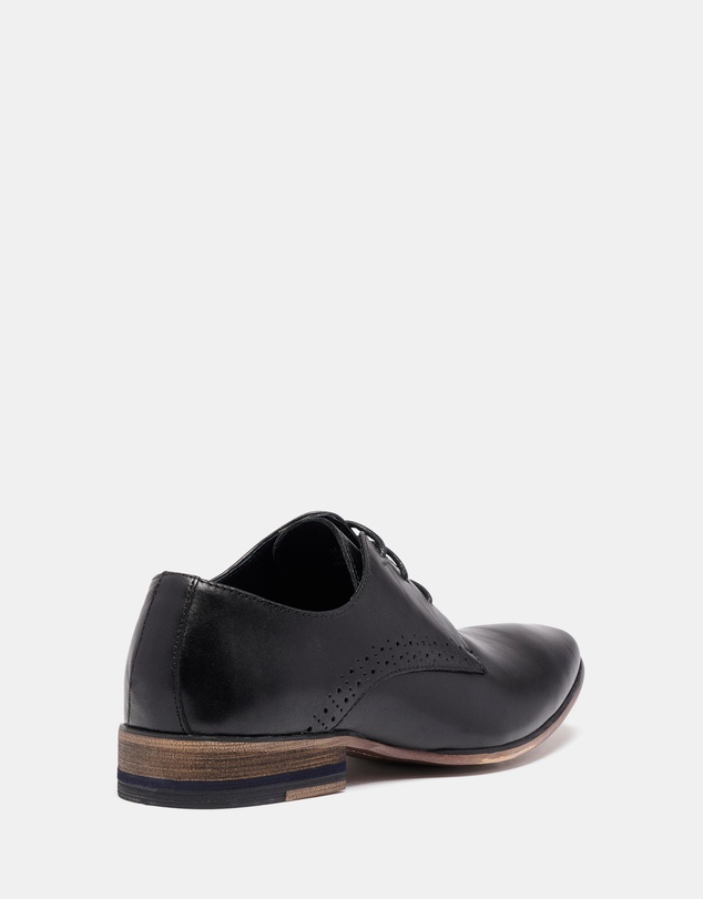 Uncut - Plant Black Leather