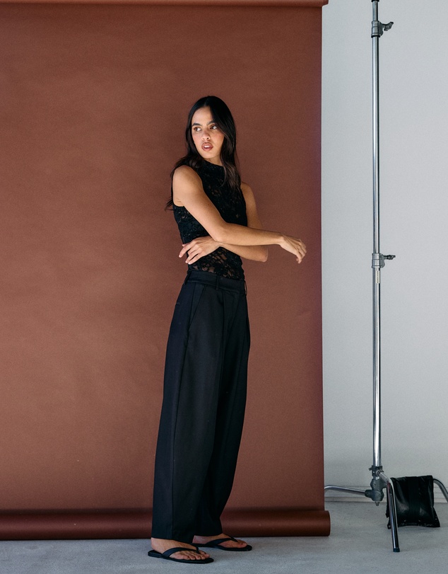 AERE - Tailored Barrel Leg Trousers