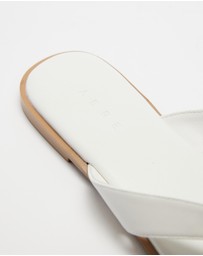 AERE - Flat Leather Thongs