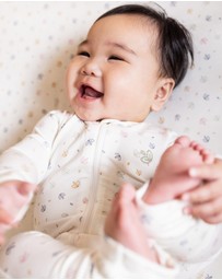 Grow Kindly - Light Zippee Baby Romper in Rainbow Dreaming (0.2 TOG)