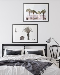 Olive et Oriel - The Spanish Hotel Art Print