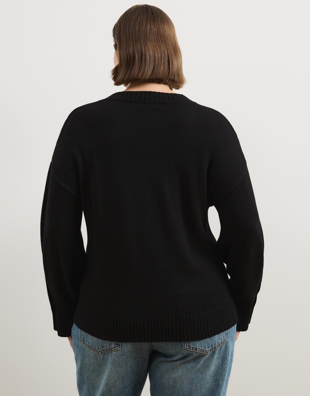 Atmos&Here Curvy - April Classic V-Neck Knit Jumper