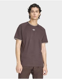 adidas Originals - CHEST STRIPES ENGINEERED COLLAR TEE Mens