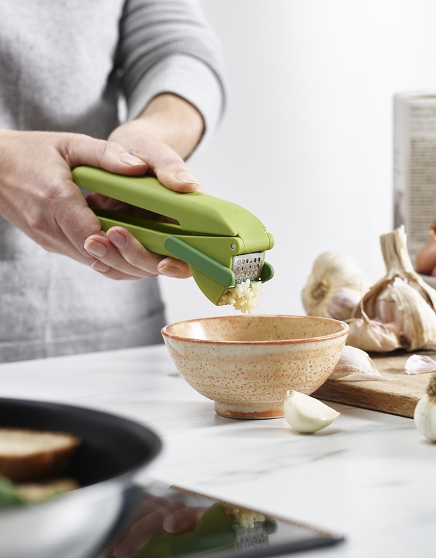 Joseph Joseph - CleanForce™ Garlic Press (Green)