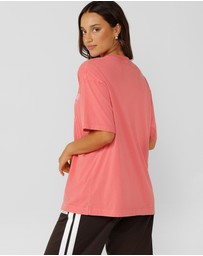 Lorna Jane - Iconically Lorna Washed Boyfriend T-Shirt